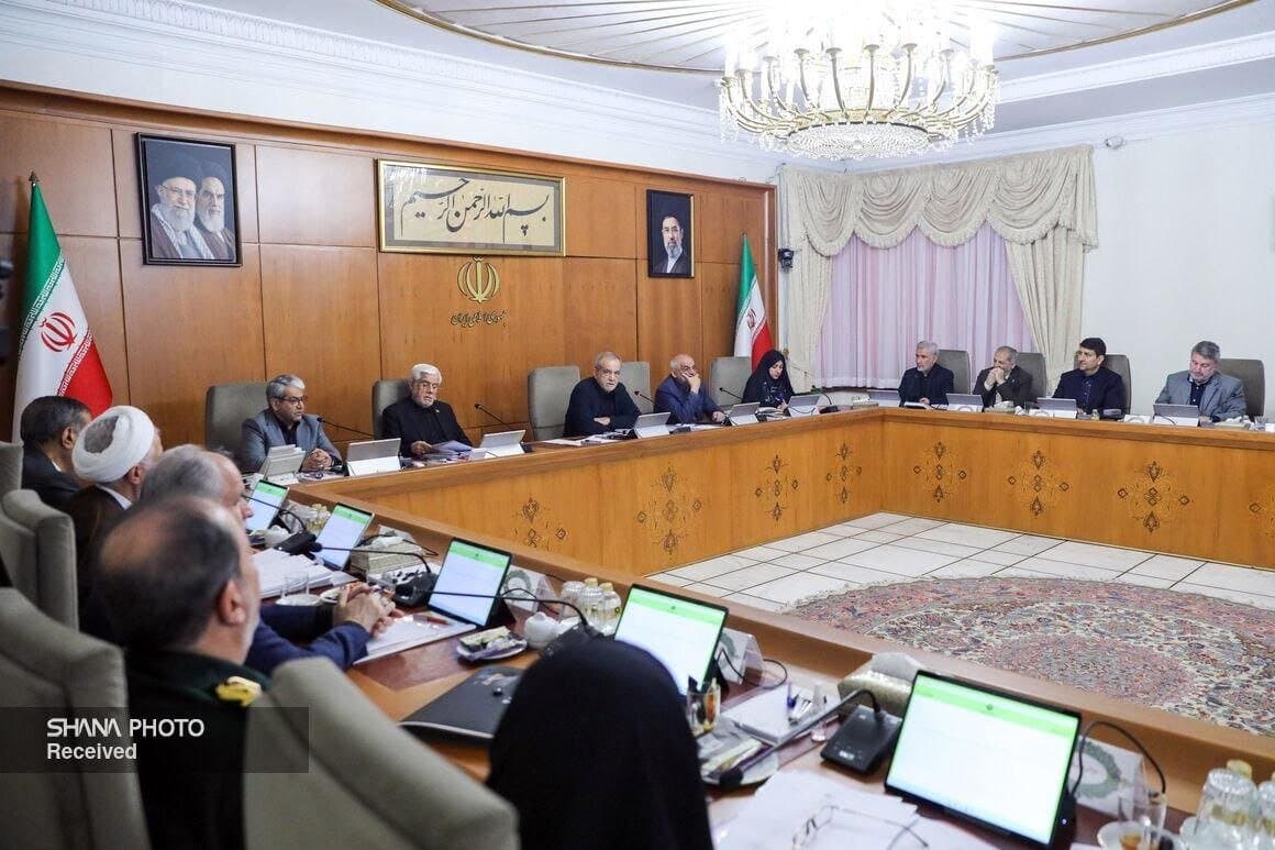 تصاویری از جلسه هیئت دولت/ سرپرست وزارت دفاع با لباس سپاه به دولت رفت/ زاکانی هم بود