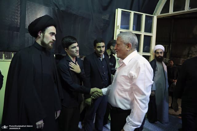 فرزند سید حسن خمینی در مراسم ختم مادربزرگش/ معاون پزشکیان هم آمد/ محسن هاشمی هم بود+ تصاویر