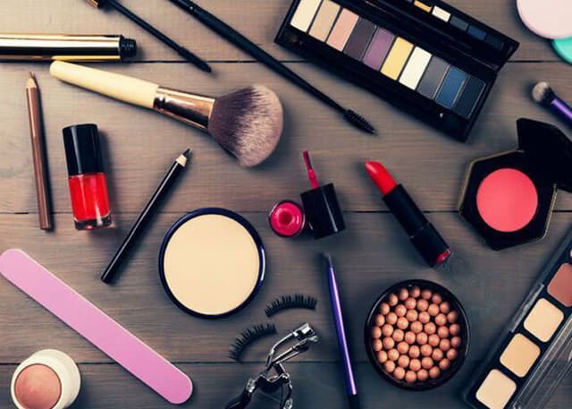 اولتیماتوم سازمان غذا و دارو به تبلیغات فریبنده و قیمتهای غیرواقعی محصولات آرایشی