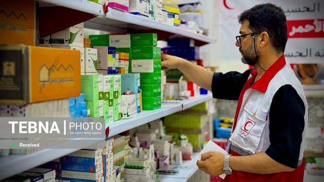 خدمترسانی امدادگران هلالاحمر به زائران کربلا