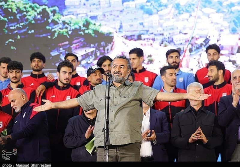 پرواز همای: باکی از شما ندارم کوچولو / از خون ایرانیان پول درمیآورید