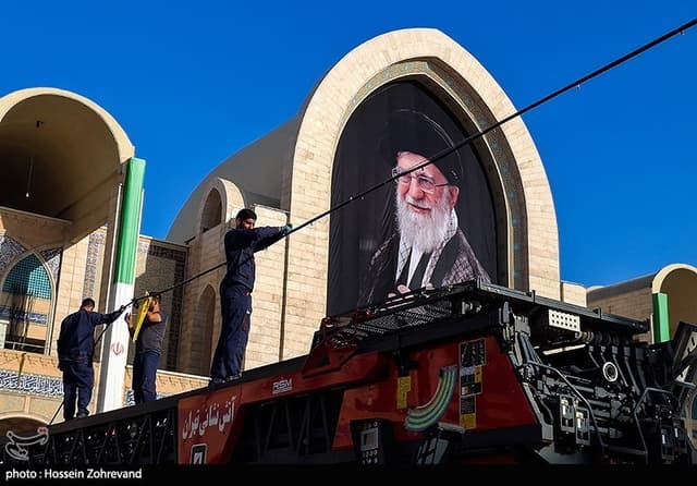 پوشش زنده مراسم وداع و تشییع رهبر شهید با «پرچمدار» و «تمامقد»