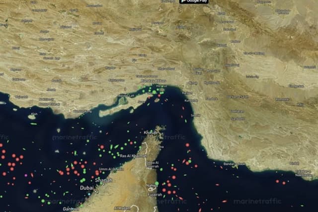 انفجارهای پی در پی در آبهای جنوب کشور و احتمالات پیش رو