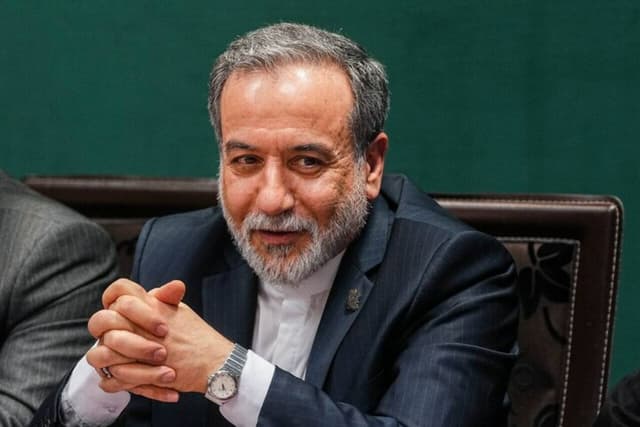 وزیر امور خارجه: هدایتهای دلسوزانه رهبر انقلاب، پشتوانه صیانت از عزت ملی است