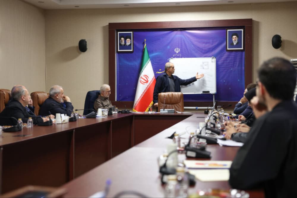 پزشکیان: دولت باید قبل از مردم، صرفهجویی را از خودش آغاز کند