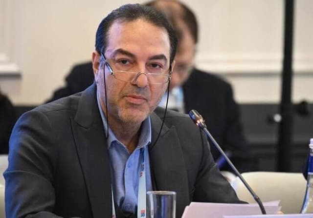 معاون وزیر بهداشت: ۲۴۵ مرکز بهداشت و درمان آسیب دیدند/ همه مراکز آسیبدیده استانها در کمتر از ۴۸ ساعت جایگزین شدند + فیلم