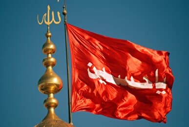 پرچم گنبد حرم امام حسین نو شد + فیلم