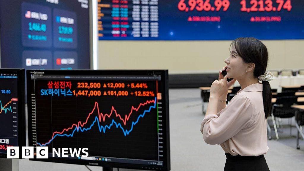 قیمت نفت با گزارشهایی مبنی بر نزدیکی آمریکا و ایران به توافق برای پایان جنگ، سقوط کرد