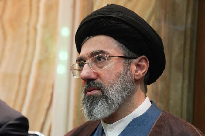 معلمان و کارگران، ستون فقرات نبرد فرهنگی و اقتصادی کشورند