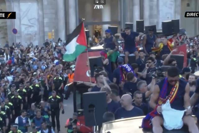 جشن قهرمانی یامال با پرچم فلسطین جنجالساز شد