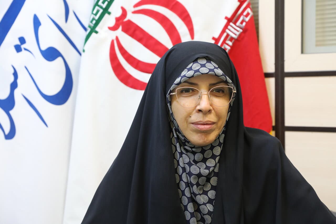 انتقاد از اجرا نشدن برخي دستورالعملها و تعهدات اقتصادي/ ضرورت رفع موانع بانکي و تسهيل فرآيندهاي تأمين مواد اوليه و دارو
