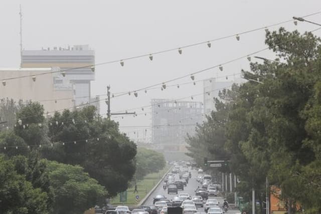 طوفان گرد و خاک در راه تهران