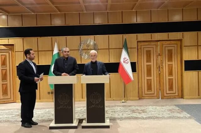 انتقال پیام نخستوزیر و فرمانده ارتش پاکستان به پزشکیان