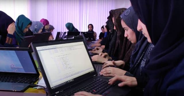 راهکار بدون هزینه طالبان برای انسداد فضای مجازی؛ قطع اینترنت خانگی افغانیها به جای فیلترینگ گسترده